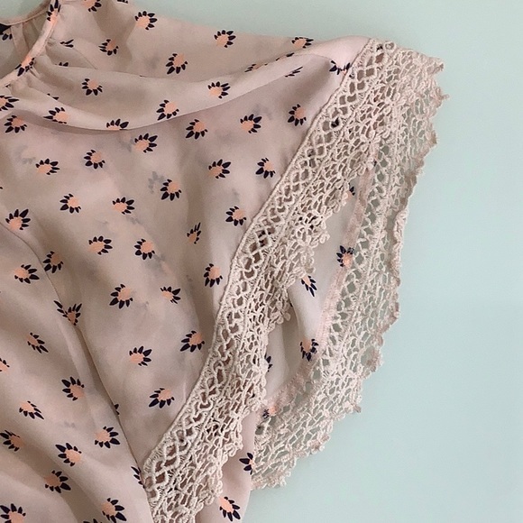 Victoria’s Secret front tie back splits lace trim floral blouse size Small EUC - Picture 11 of 14